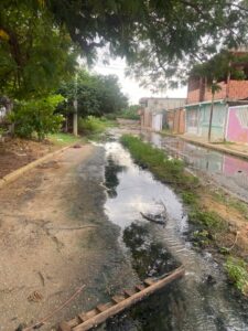 La comunidad de Las Acacias esperan que algún organismo oficial "preocupado" haga presencia en el lugar solucionando este grave problema de insalubridad. (Foto: Eduardo Colina)