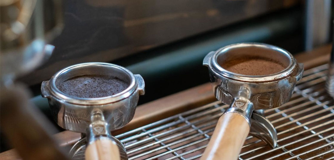 Residuos de café se convierten en aislante ecológico, revela estudio